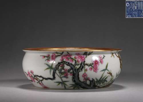 A famille rose plum blossom porcelain washer, Qianlong perio...