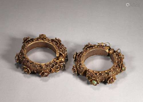 A pair of dragon patterned gilding silver bracelets