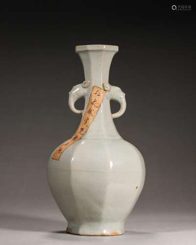 A Yue kiln porcelain vase with dragon shaped ears