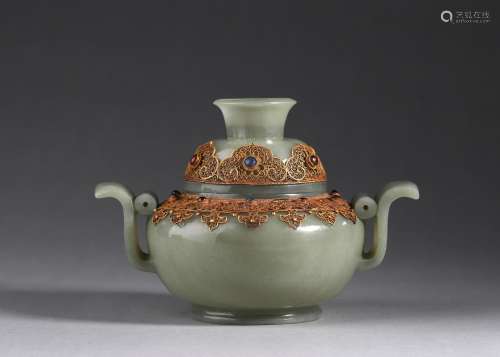 A double-eared gold-inlaid jade censer
