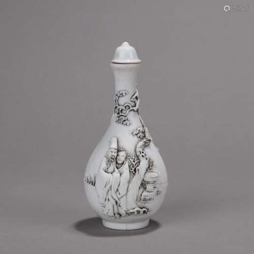 A figure carved porcelain snuff bottle