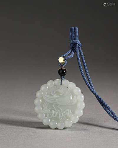 A bird patterned jade pendant