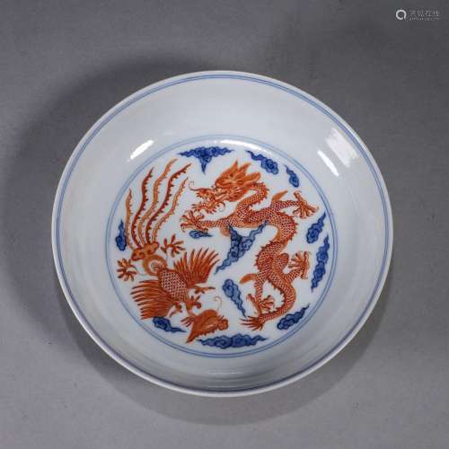 A blue and white iron red dragon and phoenix porcelain plate