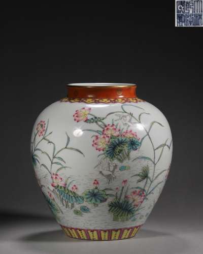 A famille rose lotus pond and egret porcelain jar, Qianlong ...