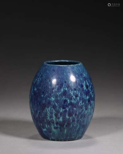 A Jun kiln glaze porcelain jar