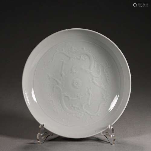 A dragon patterned white glaze porcelain plate