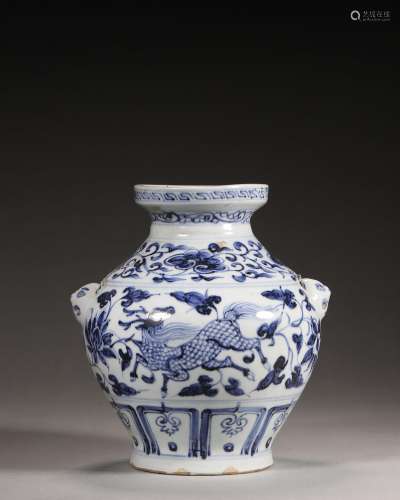 A blue and white interlocking flower and deer porcelain zun ...