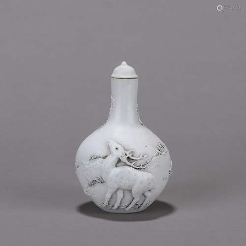 A deer carved porcelain snuff bottle