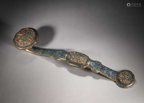 A bat patterned cloisonne ruyi, Qianlong period, Qing dynast...