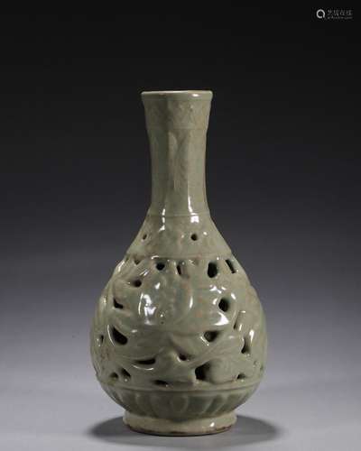 A Longquan kiln porcelain hollowed out lotus vase