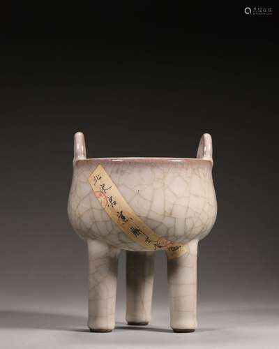 A double-eared Guan kiln porcelain censer