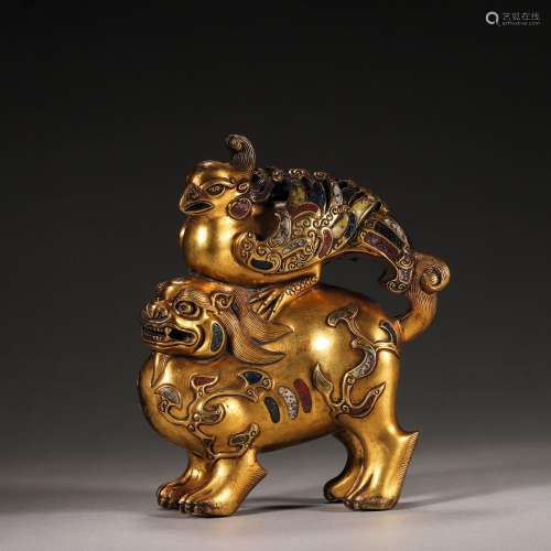 A gem-inlaid gilding copper beast ornament, Qianlong period ...