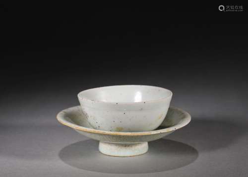 A Hutian kiln porcelain cup holder