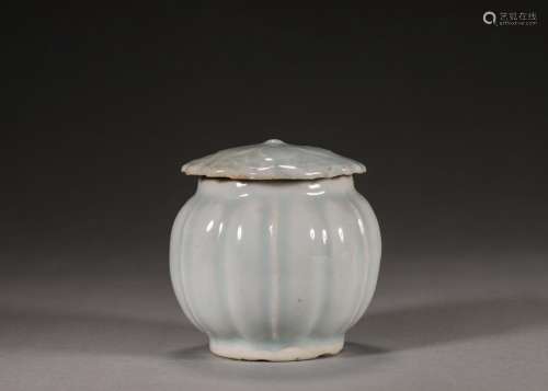 A Hutian kiln porcelain lotus leaf jar