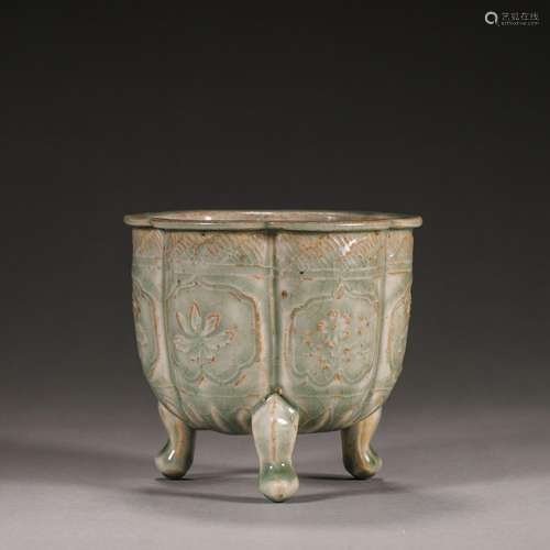 A flower patterned Longquan kiln porcelain censer