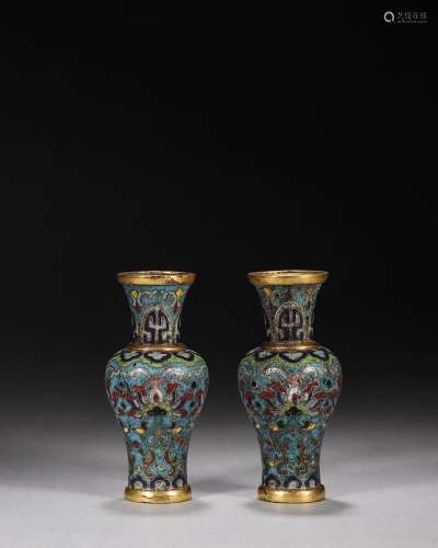 A pair of interlocking flower patterned cloisonne vases, Qia...