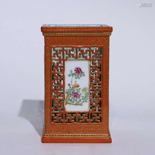 An allite red glazed pen container painting in gold