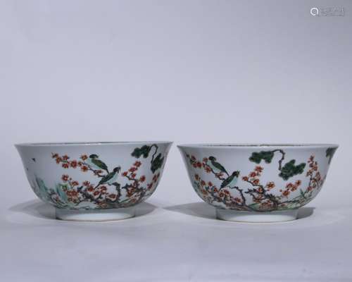 A pair of Wu cai 'floral and birds' bowl