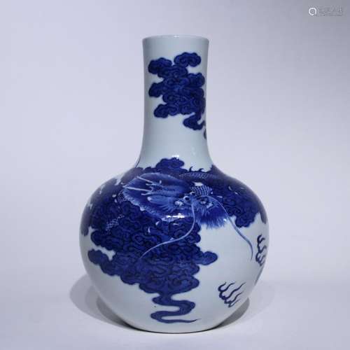 A blue and white 'drgaon' globular vase