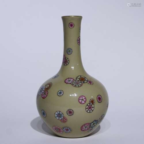 A Wu cai 'balls' globular vase