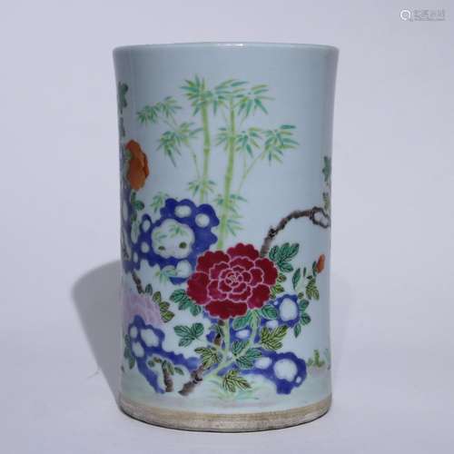 A famille-rose 'floral' pen container