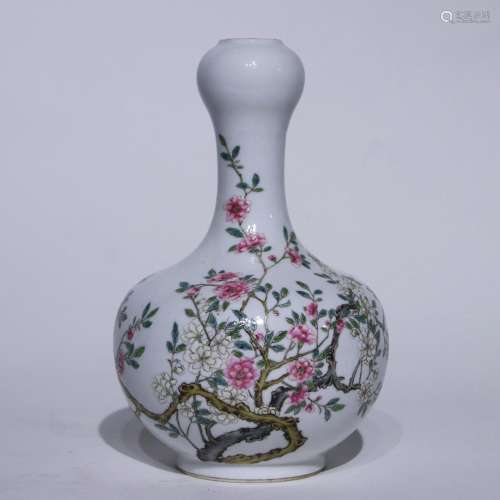 A famille-rose 'floral' garlic-head vase