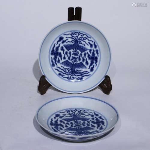 A pair of blue and white 'phoenix' dish