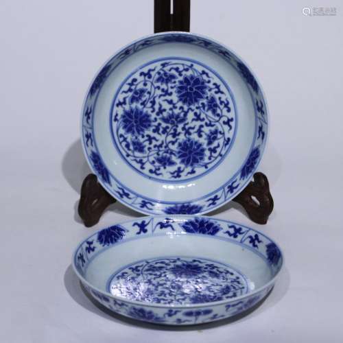 A pair of blue and white 'lotus' dish