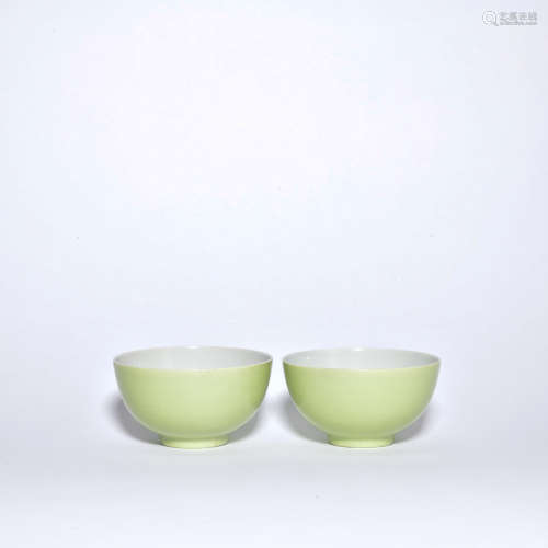 A pair of green glazed bowl