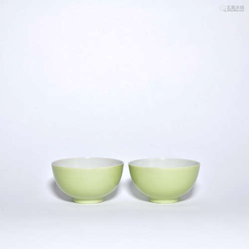 A pair of green glazed bowl