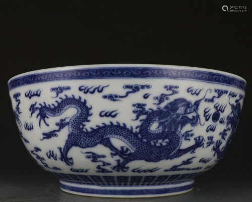 A blue and white 'drgaon' bowl