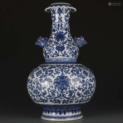 A blue and white 'lotus' gourd-shaped vase
