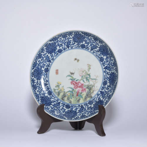 A blue and white famille-rose 'floral' dish