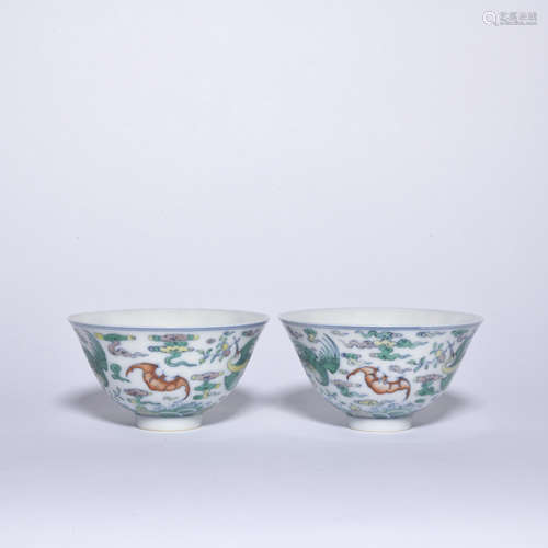 A pair of DouCai 'bats and peach' bowl