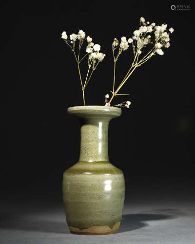 A Longquan kiln vase