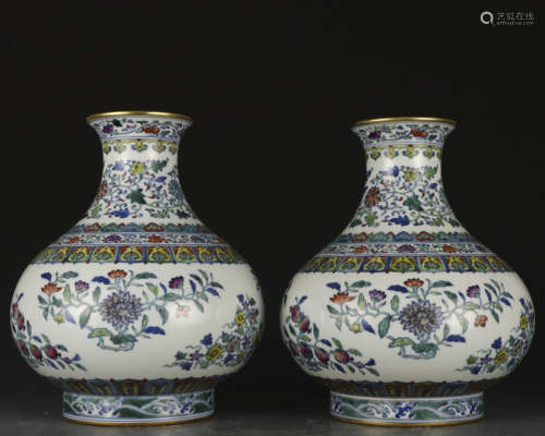 A pair of DouCai 'floral' vase