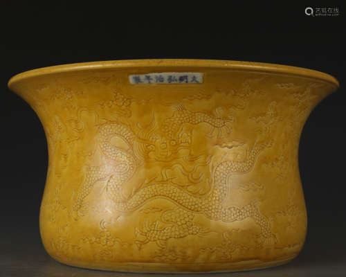 A yellow glazed 'dragon' pot
