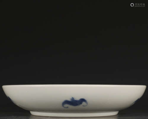 A blue and white 'bats' dish