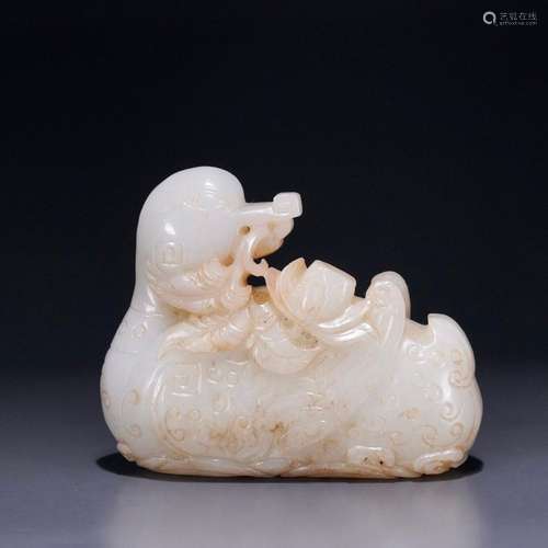 Hetian jade goose holding lotus