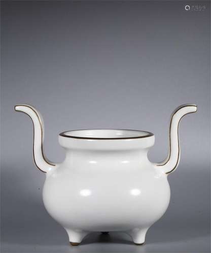 White-glazed double facing crown ear tripod censer