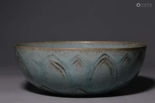 Ru kiln bowl with lotus pattern