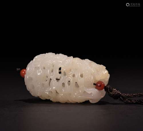 White jade hollowed-out carved auspicious clouds and animal ...