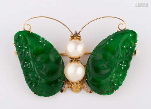 Splendide papillon aux ailes déployées en jade néphrite d'un