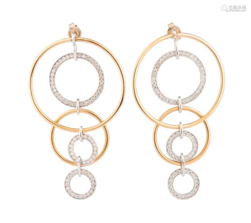 Paire de boucles d’oreilles pendantes aux cercles d'or rose