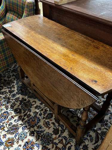 An 18th century oak gateleg table, length 102cm, depth 40cm,...