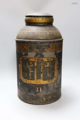 A Chinoiserie decorated toleware tea cannister and cover, 42...