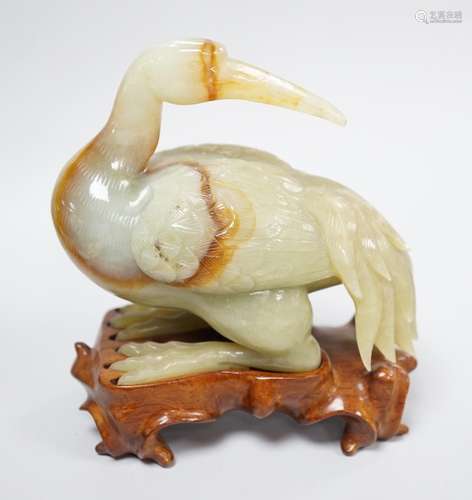 A Chinese green and russet jade figure of a crane, 11.5cm lo...