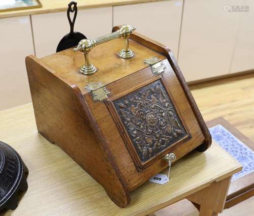 An Edwardian walnut brass handled and hinged perdonium,28cms...