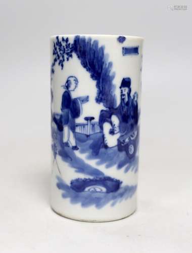 A late 19th century Chinese blue and white brushpot. 13cm ta...