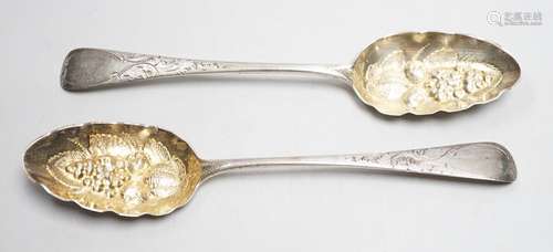 A pair of early Victorian silver Old English pattern berry s...